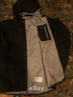 NEW ARCTERYX Norvan Gore- Tex Jacket Color Black Mens Size Large RARE Sold Out