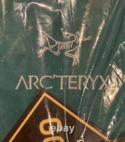 NWTs Arcteryx Mens Beta AR Gore-Tex Pro Jacket. Large. Yugen. #21782. Retail $575