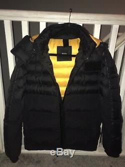 Brand New Hugo Boss Black Quilted Down Jacket Taille Petit Prix Original £ 369