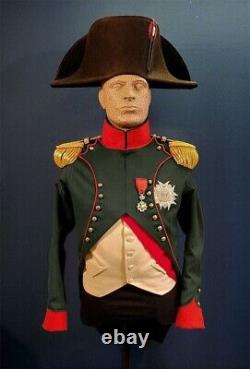 Ensemble complet de 4 pièces pour homme : Veste française de Napoléon, gilet, culotte et bicorne.